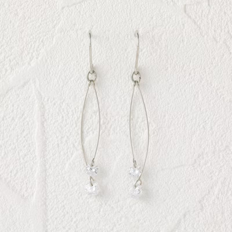 【Pinkoi限定商品】double gems pierced earring SV ニッケルフリーピアス　キュービックジルコニアが揺れるピアス　シルバー