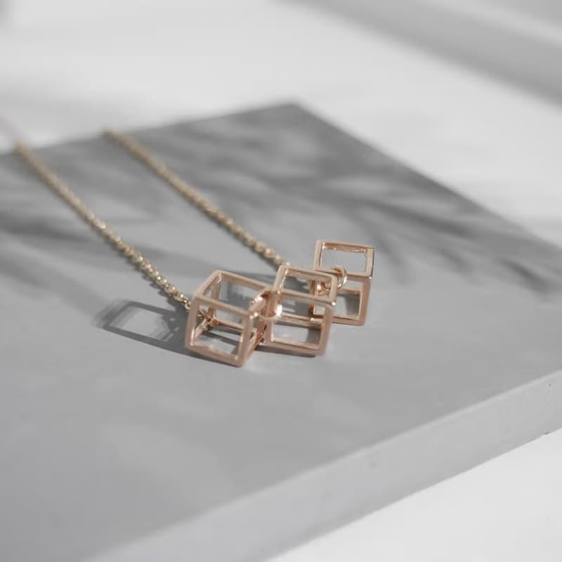 母親節禮物 | 18K玫瑰包金 3D立方體吊墜橫款頸鏈項鍊