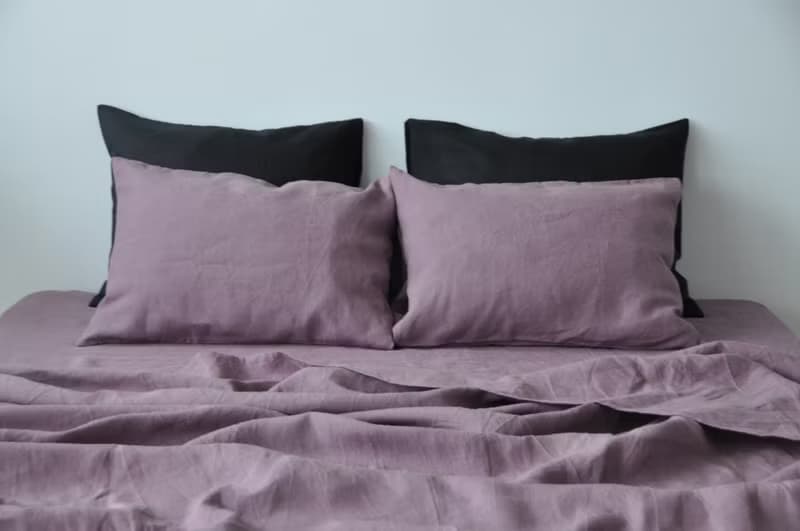 Mauve linen fitted sheet / Softened linen bed sheet / Deep pocket
