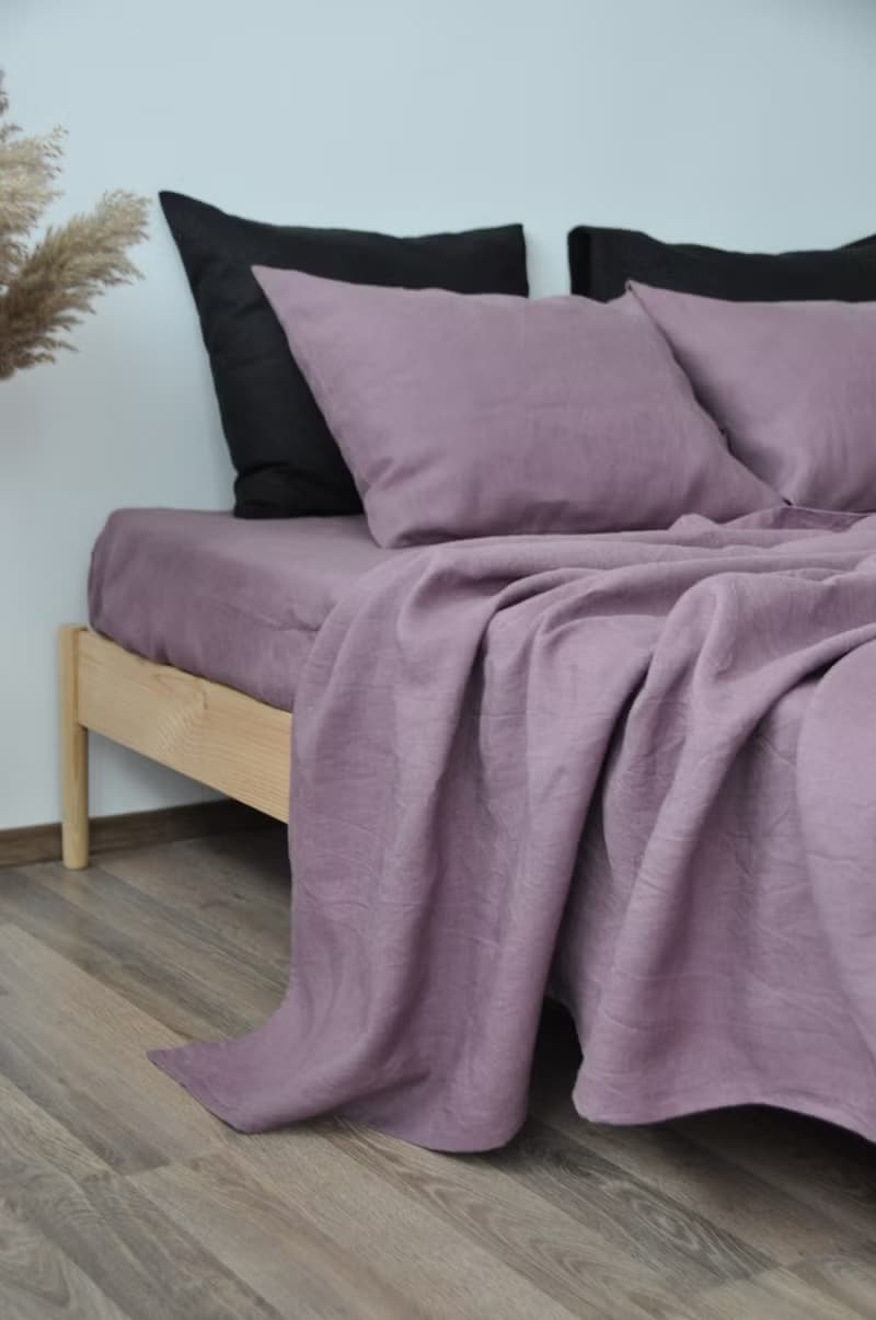 Mauve linen fitted sheet / Softened linen bed sheet / Deep pocket