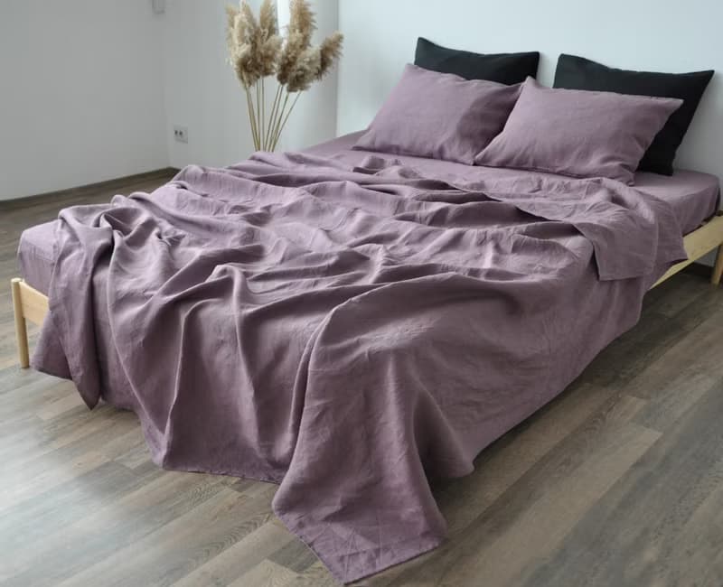 Mauve linen fitted sheet / Softened linen bed sheet / Deep pocket