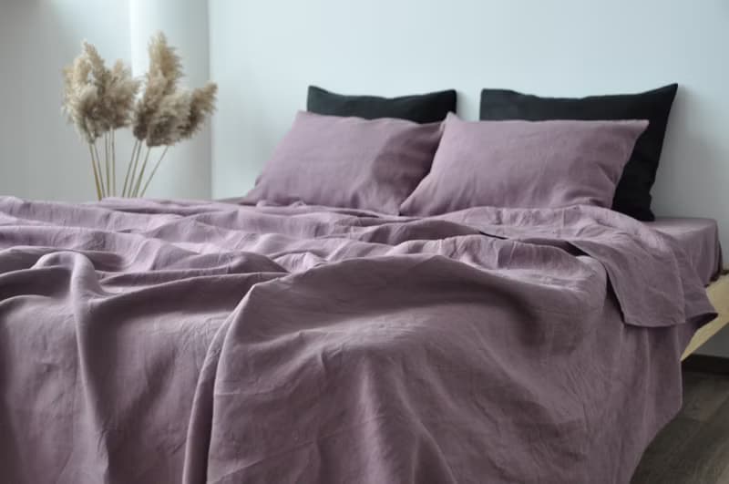 Mauve linen fitted sheet / Softened linen bed sheet / Deep pocket