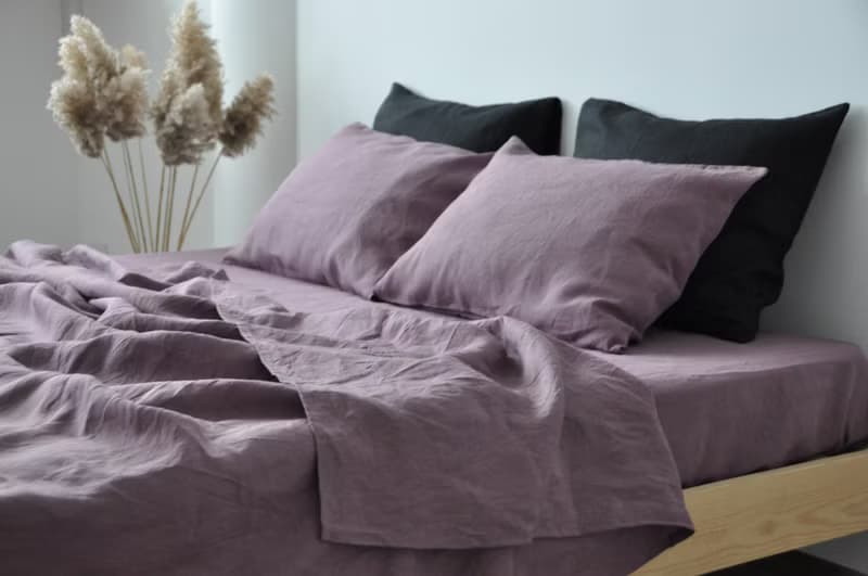 Mauve linen fitted sheet / Softened linen bed sheet / Deep pocket