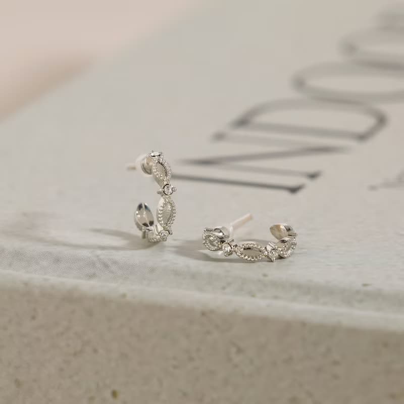 classical crescent pierced earring SV　ニッケルフリークリスタルポストピアス　おしゃれなシンプルデザイン 　シルバー