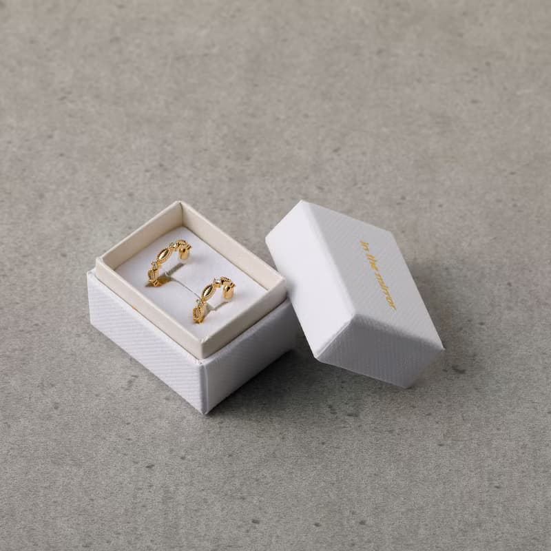 classical crescent pierced earring SV　ニッケルフリークリスタルポストピアス　おしゃれなシンプルデザイン 　シルバー