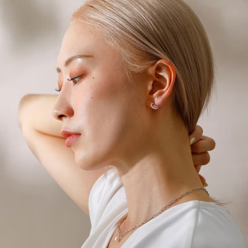 classical crescent pierced earring SV　ニッケルフリークリスタルポストピアス　おしゃれなシンプルデザイン 　シルバー