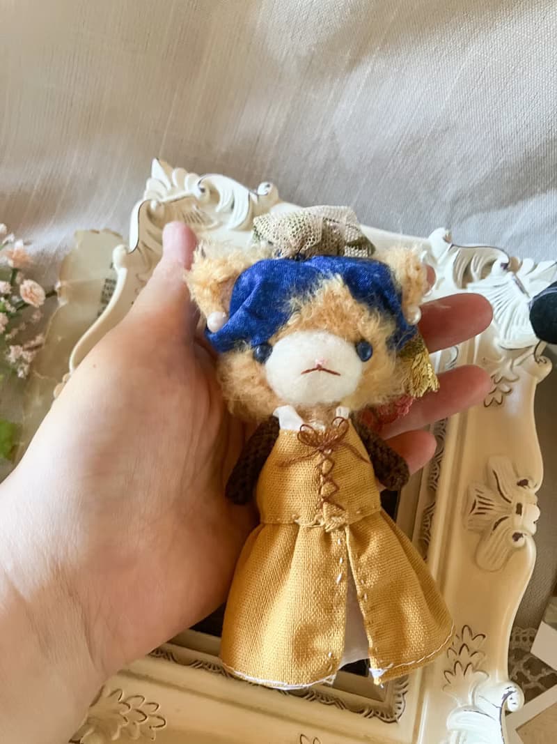 あみぐるみドール【真珠の耳飾りの少女】ねこさんのミニドール