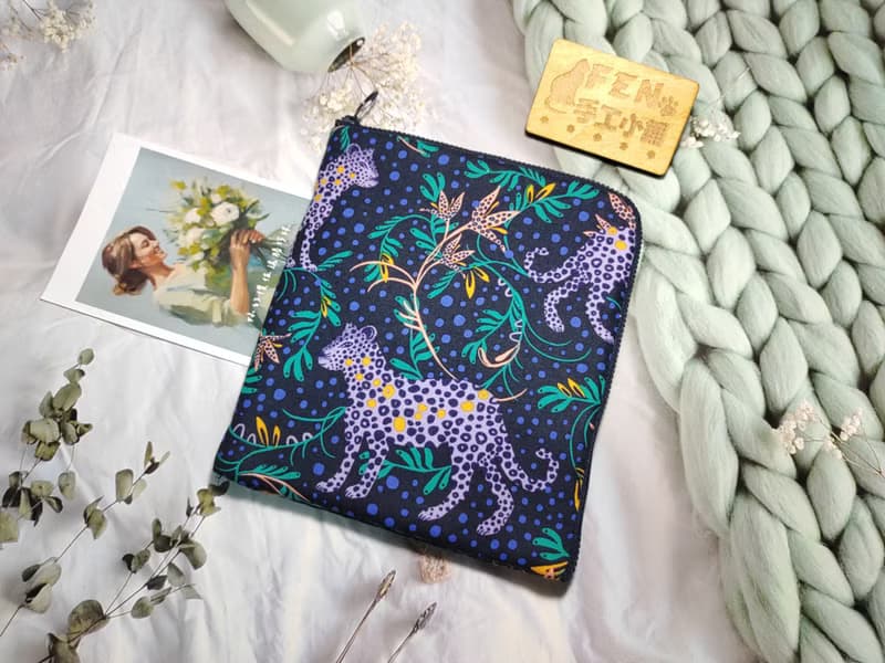 英國限量布黑底紫點花豹款L型拉鍊袋-電子書保護套-kobo 7.8吋袋