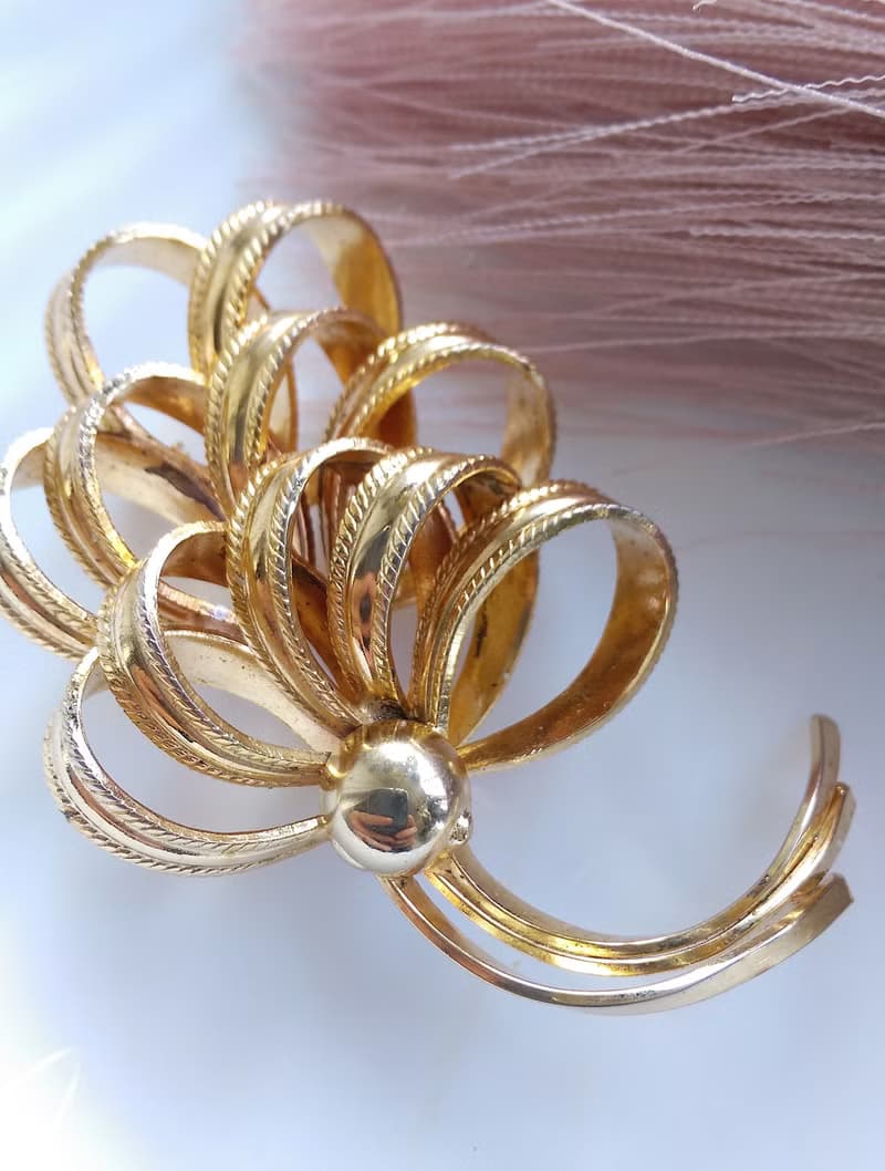 Vintage Jewelry 西洋古董飾品 立體 金色調 捲花花束 別針