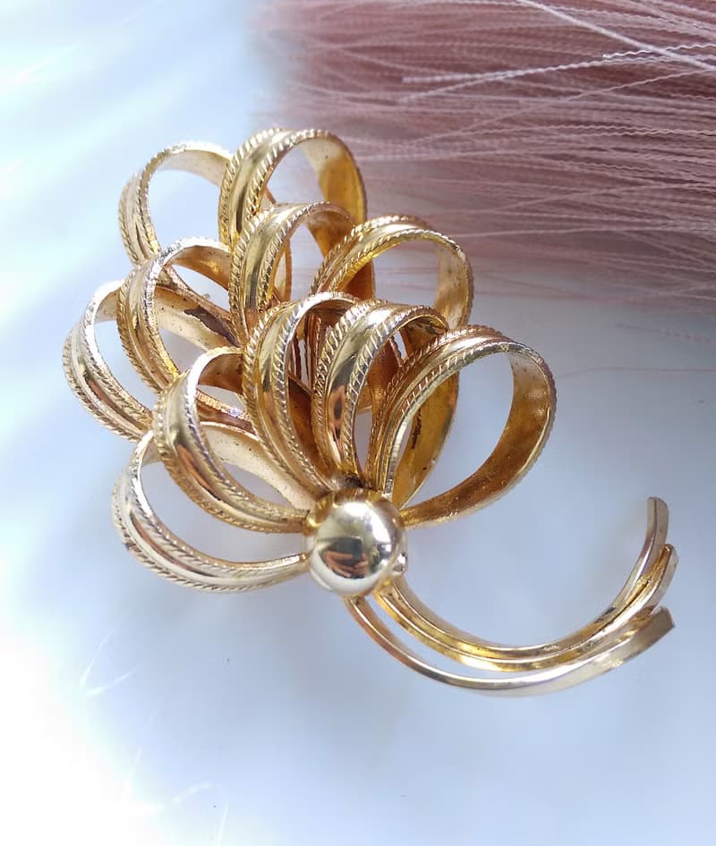 Vintage Jewelry 西洋古董飾品 立體 金色調 捲花花束 別針