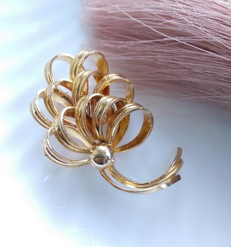Vintage Jewelry 西洋古董飾品 立體 金色調 捲花花束 別針
