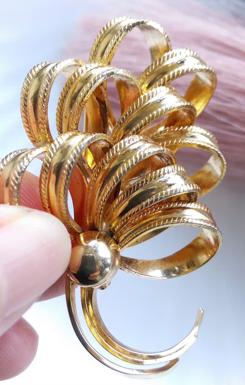 Vintage Jewelry 西洋古董飾品 立體 金色調 捲花花束 別針