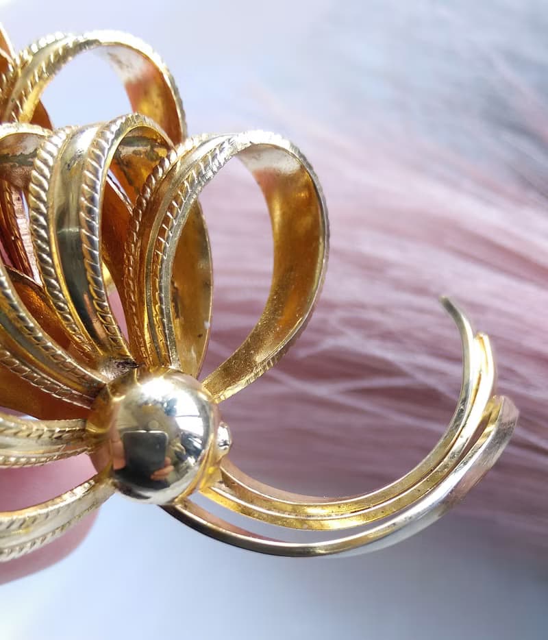 Vintage Jewelry 西洋古董飾品 立體 金色調 捲花花束 別針
