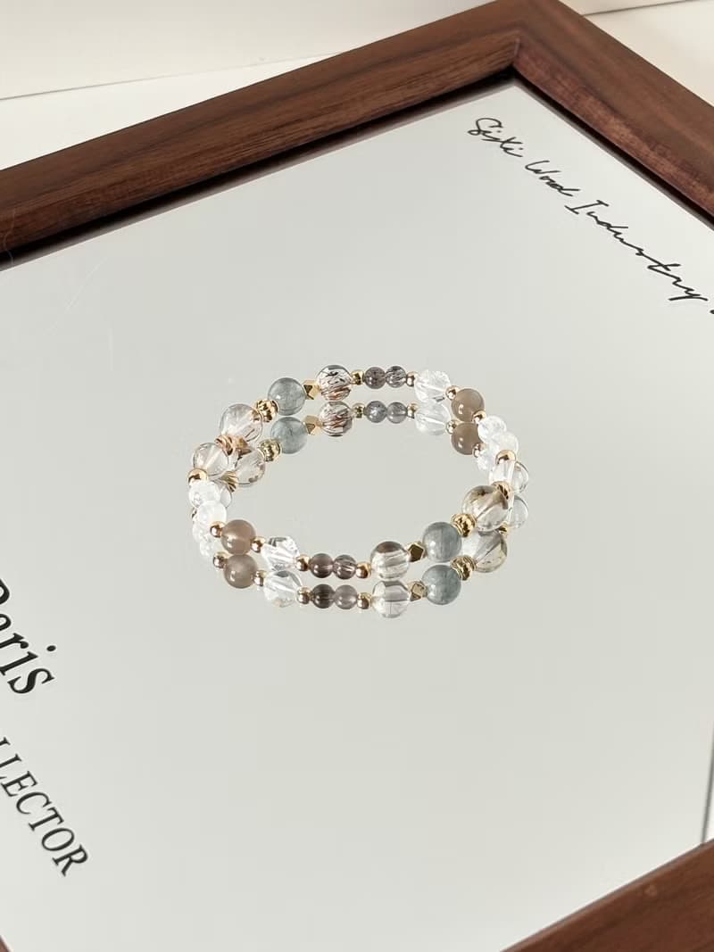 /霧的輪廓/黑金骨幹 藍兔毛 閃靈膠花 白水晶 馬島月光石 黑金超