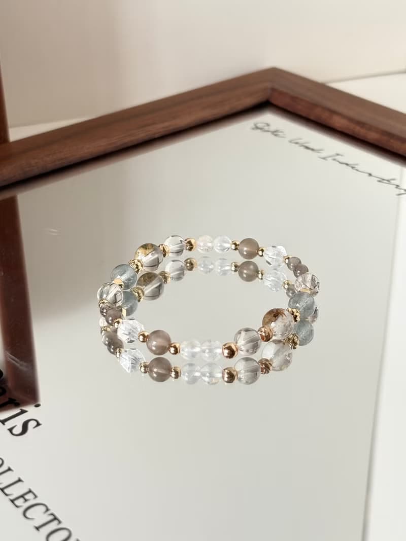 /霧的輪廓/黑金骨幹 藍兔毛 閃靈膠花 白水晶 馬島月光石 黑金超