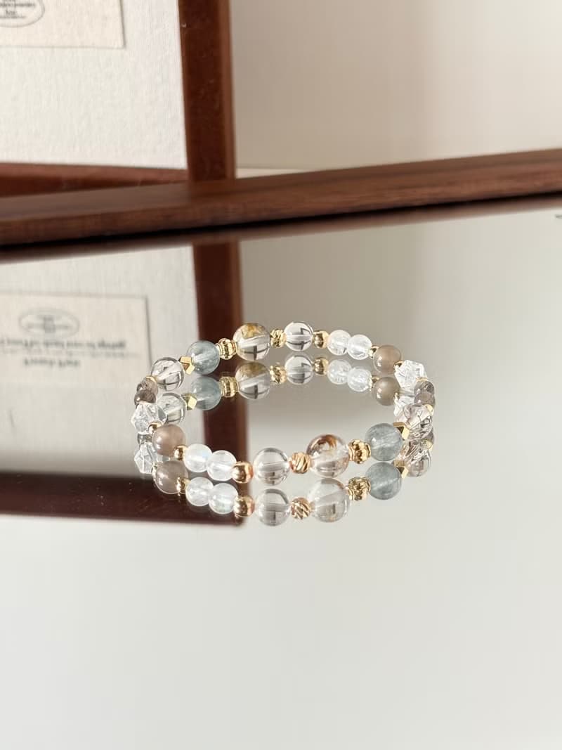 /霧的輪廓/黑金骨幹 藍兔毛 閃靈膠花 白水晶 馬島月光石 黑金超