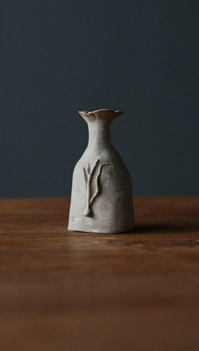 蒜白 / 手捏小花瓶