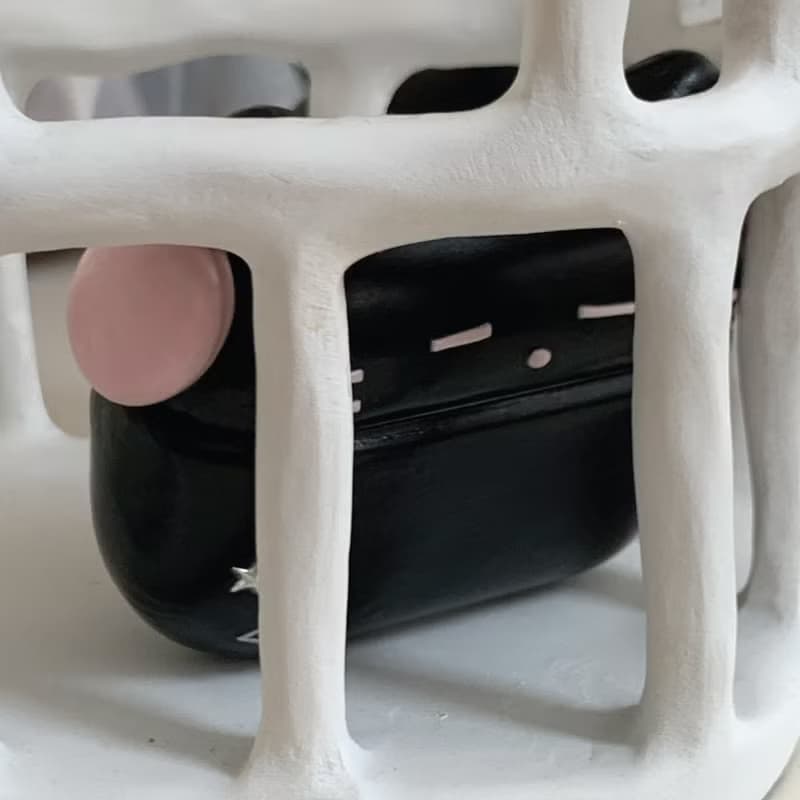 戴粉色耳機的黑貓  韓國手工 AirPods 保護殼