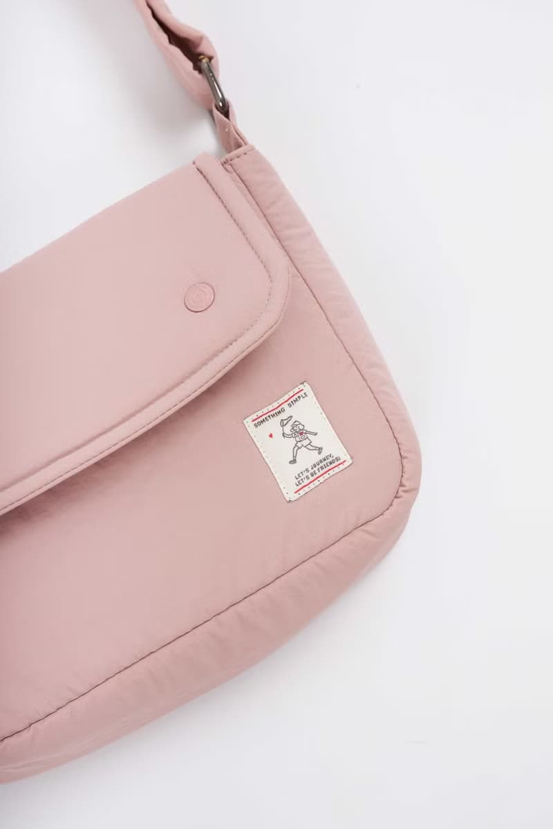 PEBBLE - nylon puffy crossbody bag (pink)