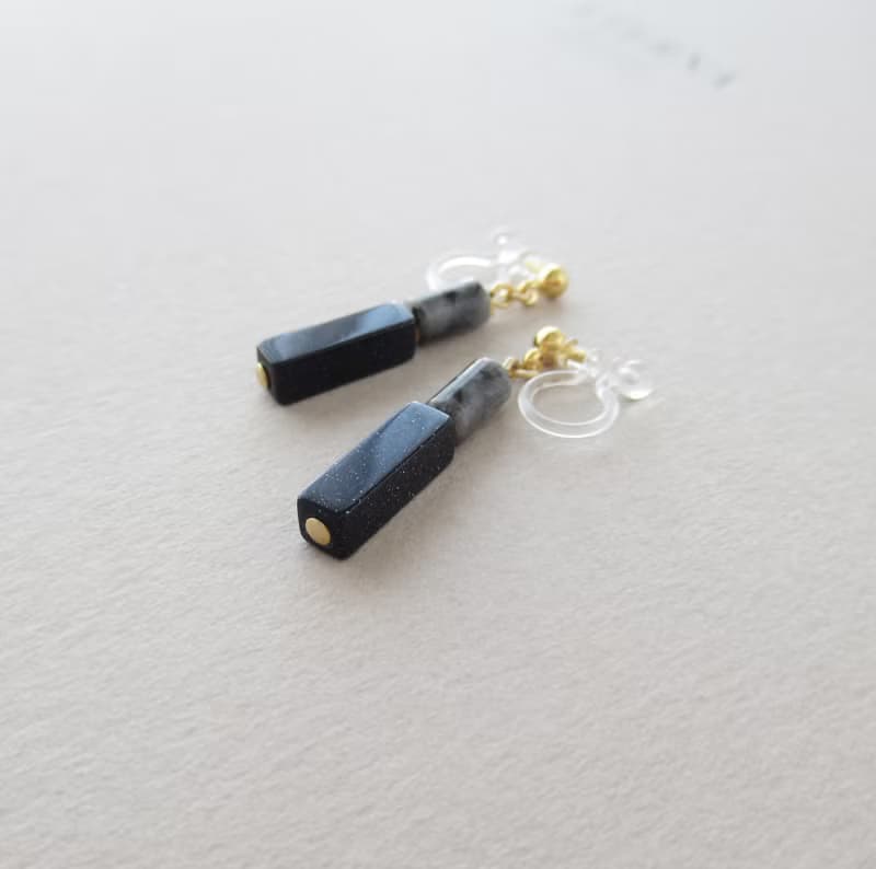ラルビカイトとブルーゴールドストーンのイヤリング、ピアス