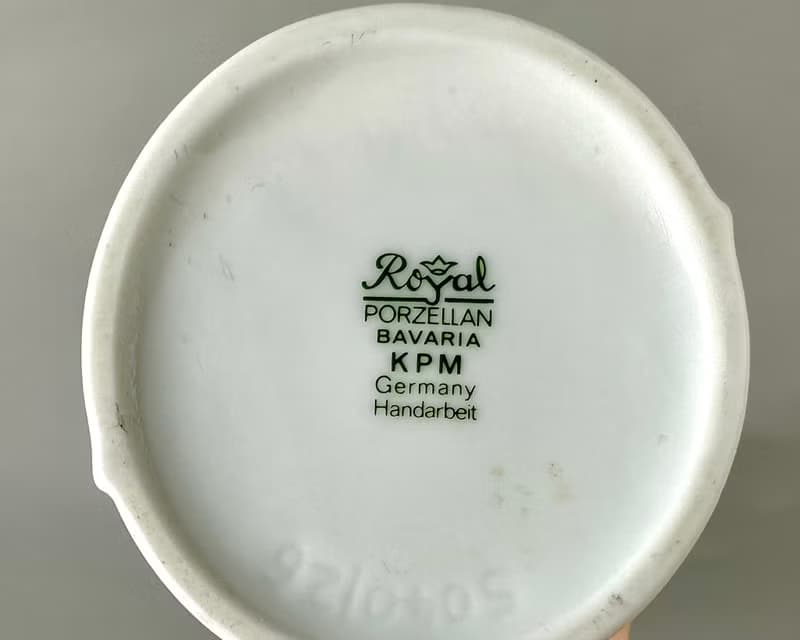 Royal Porzellan KPM 粉色和白色中世紀瓷花瓶 巴伐利亞