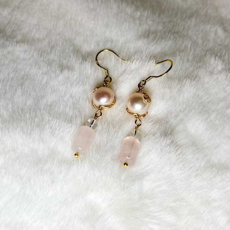 珍珠繞線伴粉水晶、紅瑪瑙耳飾丨優雅系 ‧ 一物一圖 ‧