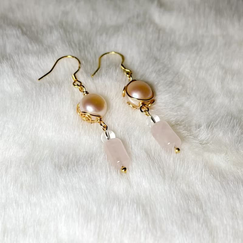 珍珠繞線伴粉水晶、紅瑪瑙耳飾丨優雅系 ‧ 一物一圖 ‧