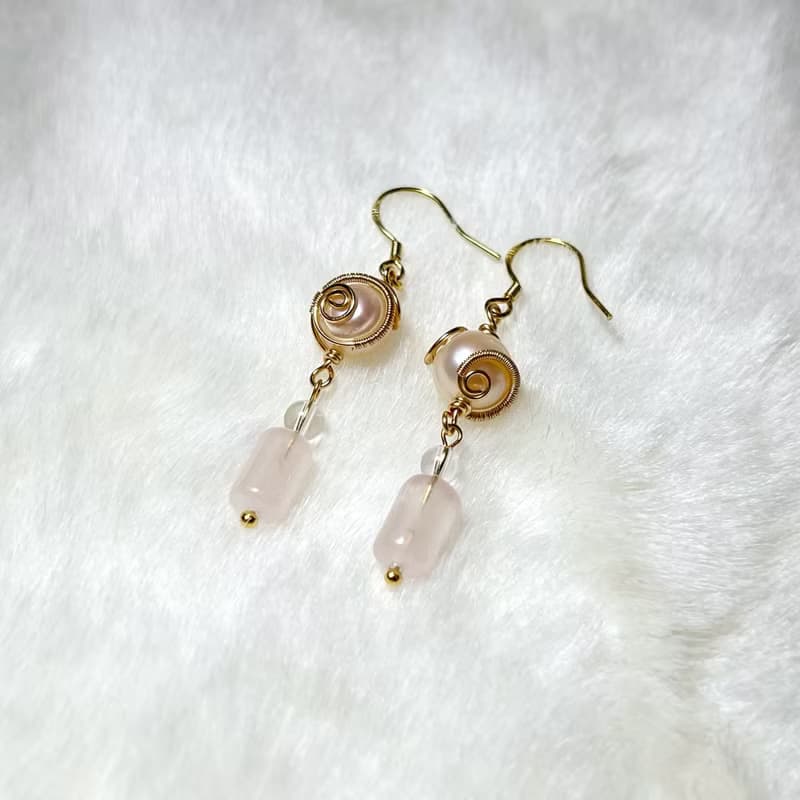 珍珠繞線伴粉水晶、紅瑪瑙耳飾丨優雅系 ‧ 一物一圖 ‧