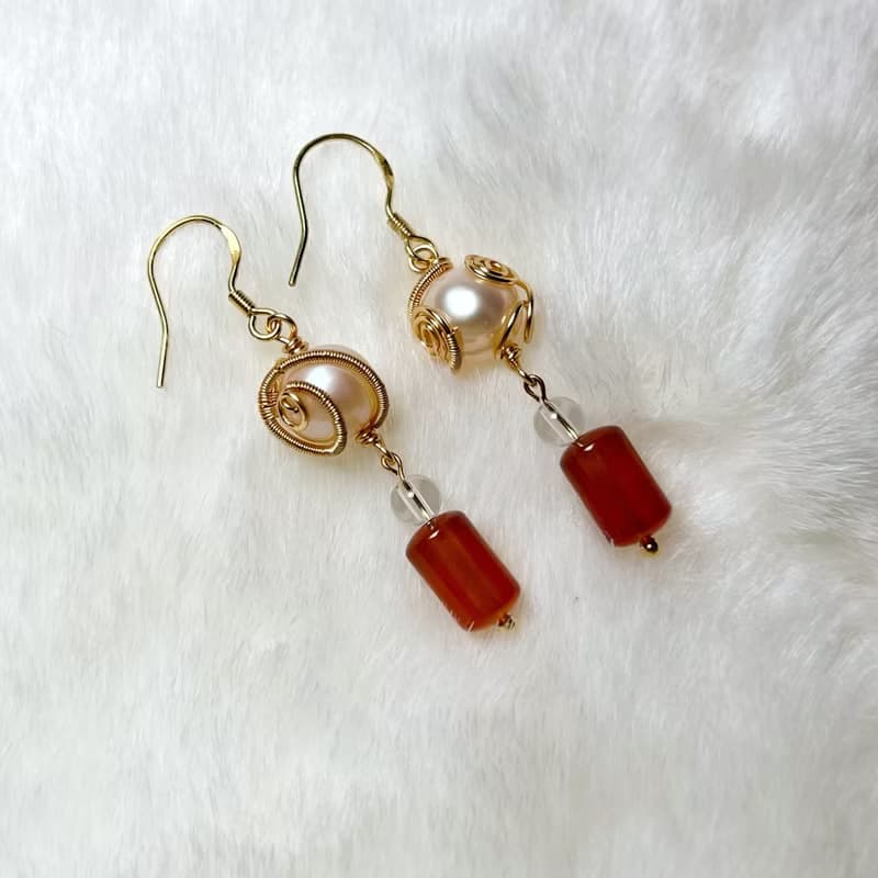 珍珠繞線伴粉水晶、紅瑪瑙耳飾丨優雅系 ‧ 一物一圖 ‧
