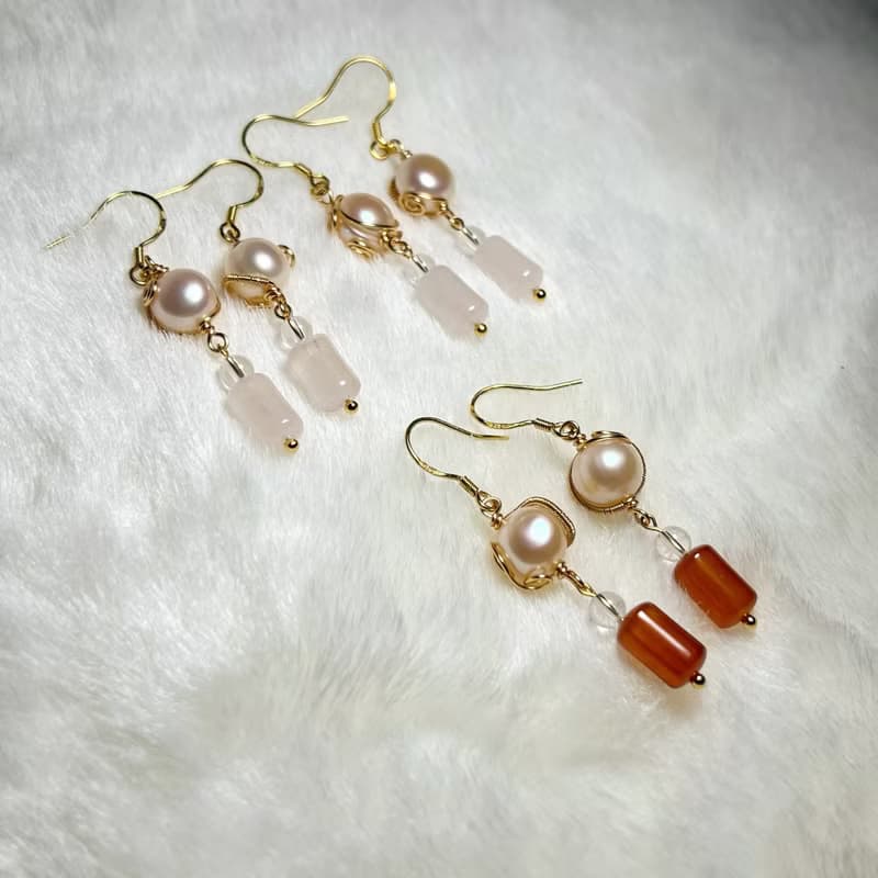 珍珠繞線伴粉水晶、紅瑪瑙耳飾丨優雅系 ‧ 一物一圖 ‧