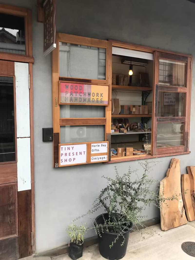 木でパッチワークして作られたカトラリーボックス ケース
