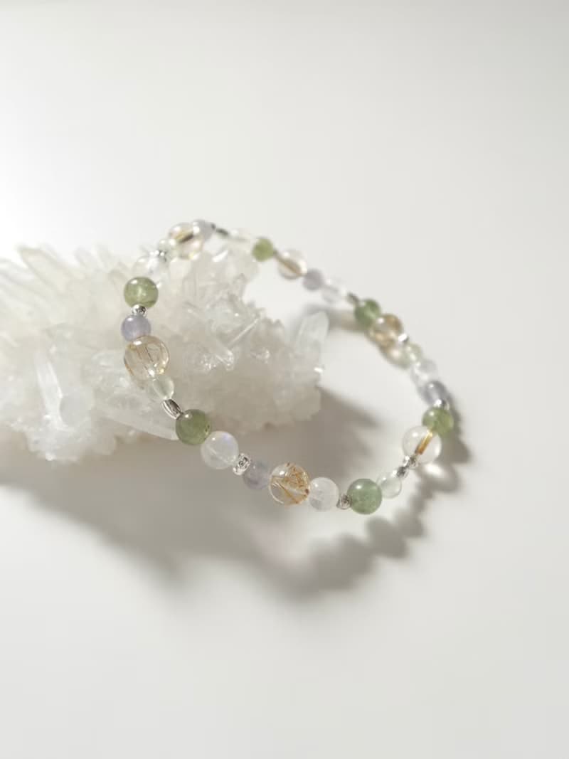 Forest Calm/ 綠磷灰石 鈦晶 堇青石 月光石 葡萄石/水晶手鍊 客