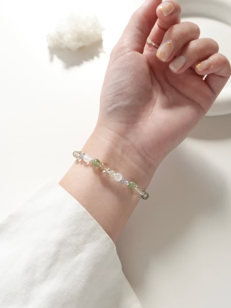 Forest Calm/ 綠磷灰石 鈦晶 堇青石 月光石 葡萄石/水晶手鍊 客