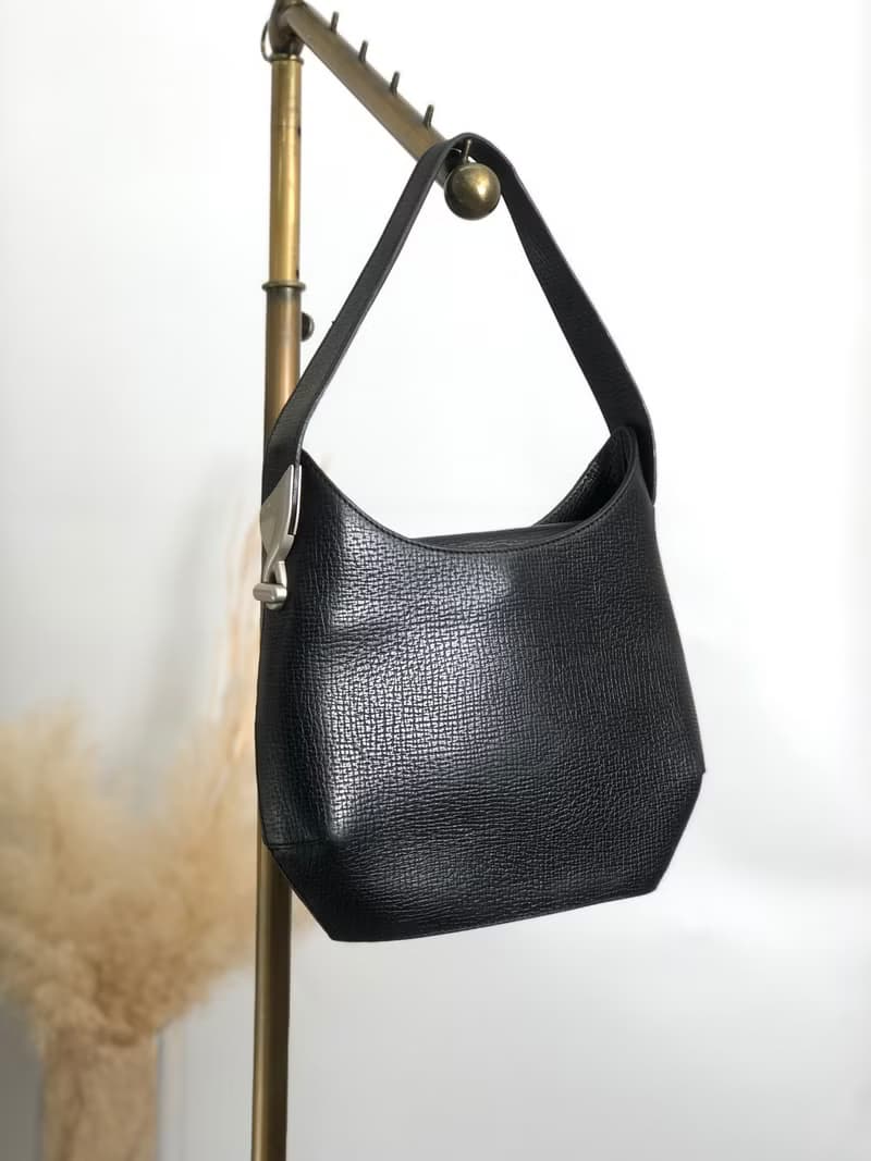 【 日本直送　名牌中古包 】LOEWE ロエベ ショルダーバッグ ブラック ロゴ レザー ワンショルダーバッグ vintage ヴィンテージ  8bpxps
