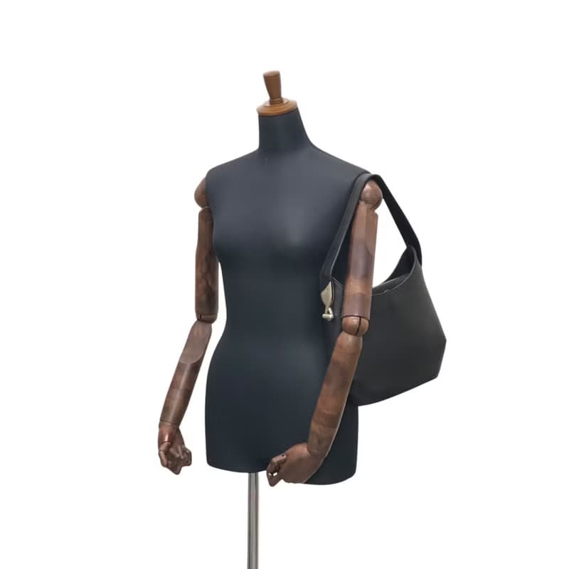 【 日本直送　名牌中古包 】LOEWE ロエベ ショルダーバッグ ブラック ロゴ レザー ワンショルダーバッグ vintage ヴィンテージ  8bpxps