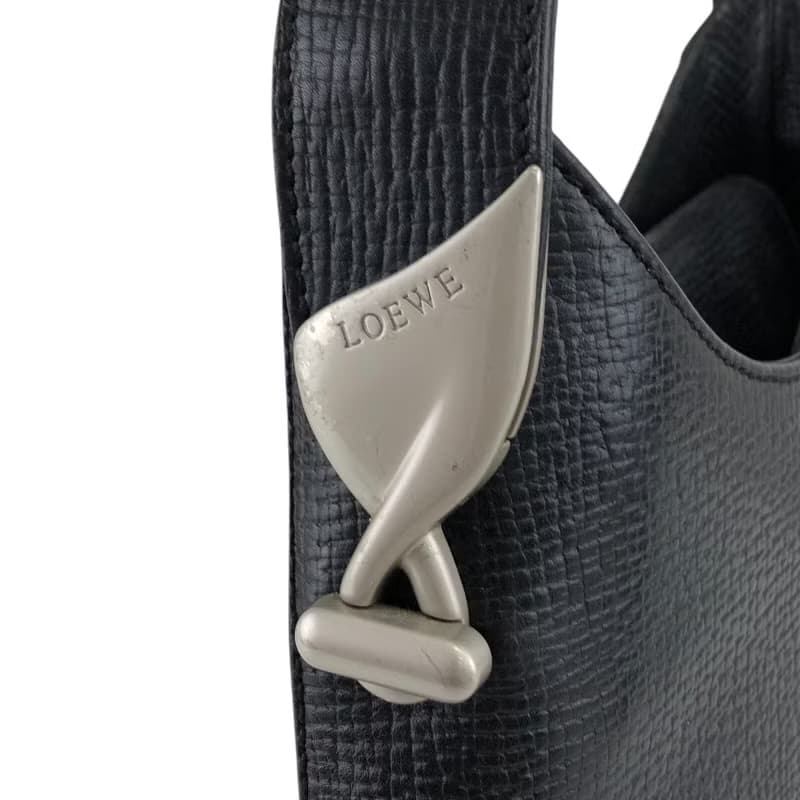 【 日本直送　名牌中古包 】LOEWE ロエベ ショルダーバッグ ブラック ロゴ レザー ワンショルダーバッグ vintage ヴィンテージ  8bpxps