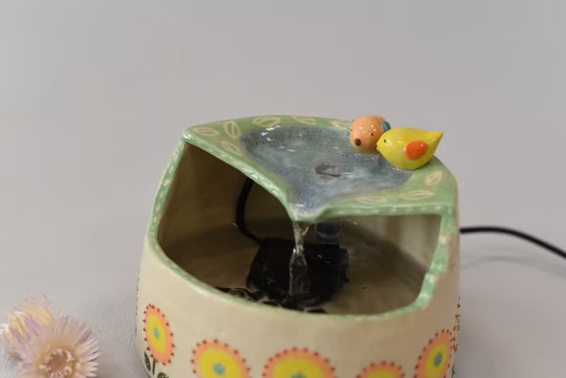 小鳥池邊喝水造型聚寶流水盆