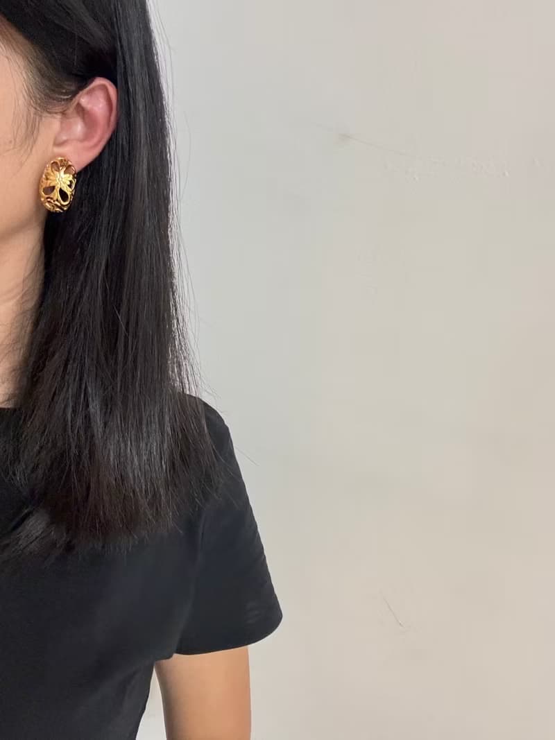 老又好古董珠寶 金色縷空小花圈圈夾式耳環 Avon C1172