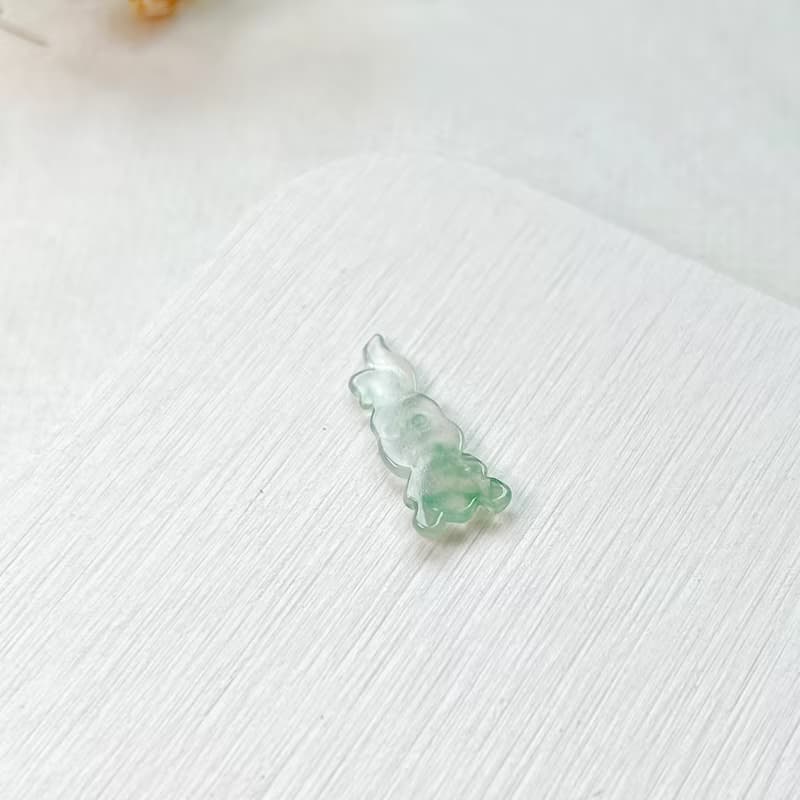 冰種飄綠花翡翠小兔子 | 天然緬甸A貨翡翠 | 送禮