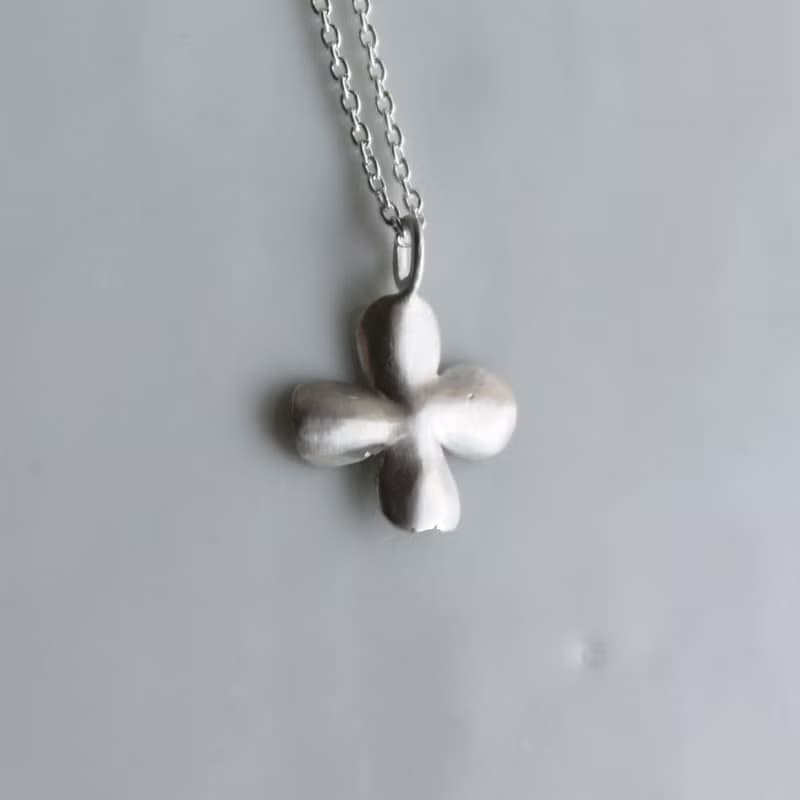 Clover necklace
