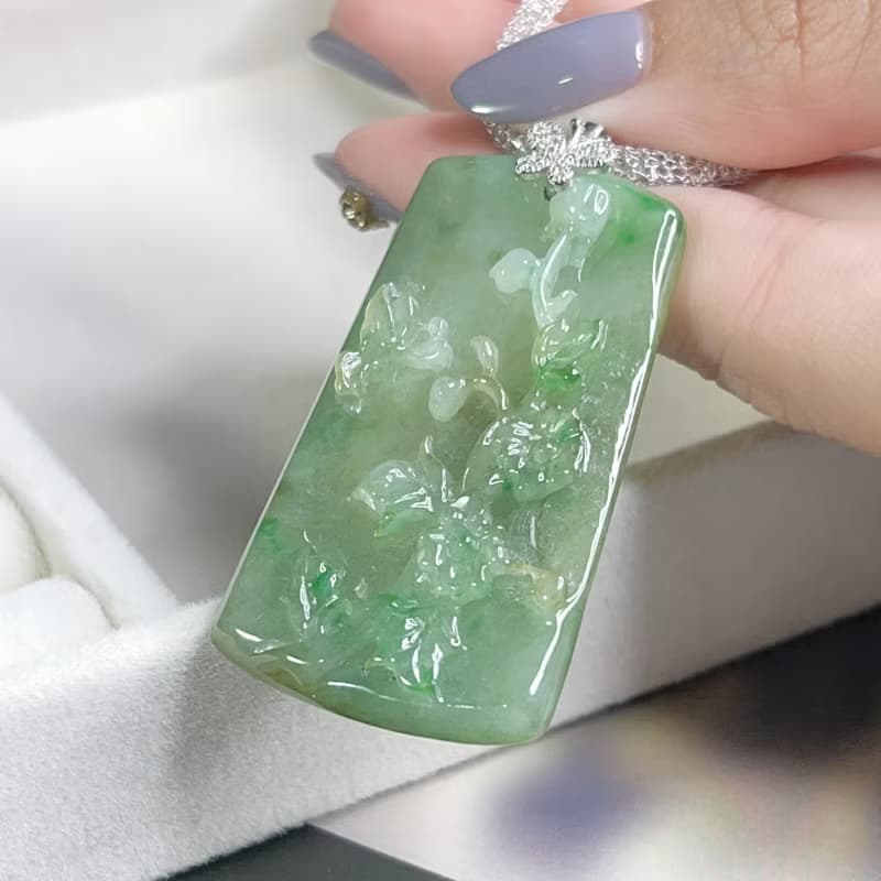 冰種飄綠翡翠巧雕蝶戀花項鍊 | 天然緬甸玉A貨翡翠 | 送禮