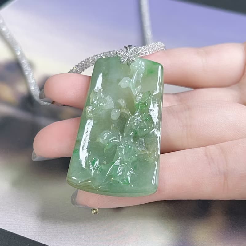 冰種飄綠翡翠巧雕蝶戀花項鍊 | 天然緬甸玉A貨翡翠 | 送禮