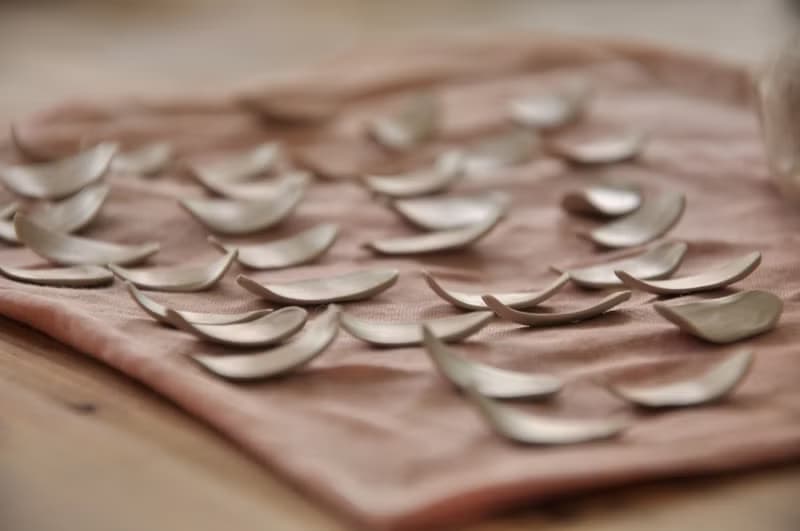 Goody Bag-透豆玉蘭花陶瓷捏花耳鉤