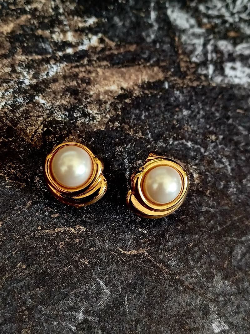 vintage jewelry  秀氣半球形珍珠夾式耳環