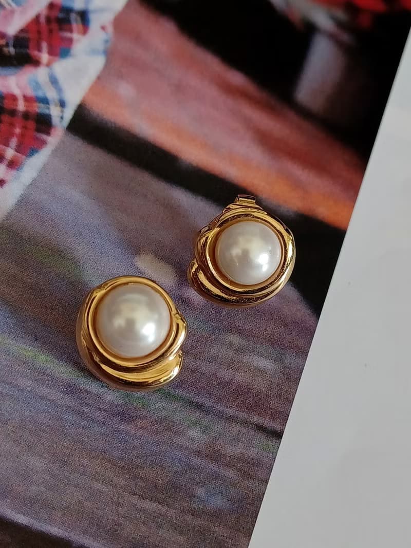 vintage jewelry  秀氣半球形珍珠夾式耳環