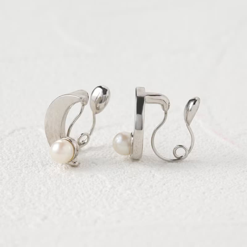 【Pinkoi限定商品】luna loop-fit earring SV　ループフィットイヤリング　月　三日月　パール　シルバー