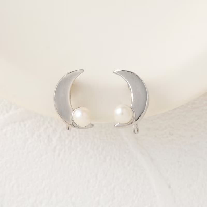 【Pinkoi限定商品】luna loop-fit earring SV　ループフィットイヤリング　月　三日月　パール　シルバー