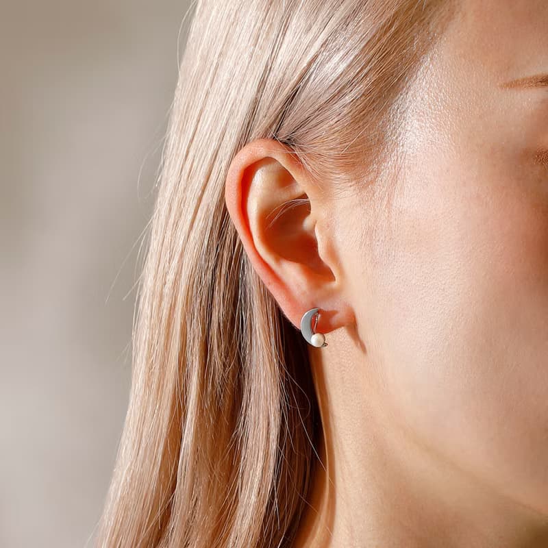 【Pinkoi限定商品】luna loop-fit earring SV　ループフィットイヤリング　月　三日月　パール　シルバー