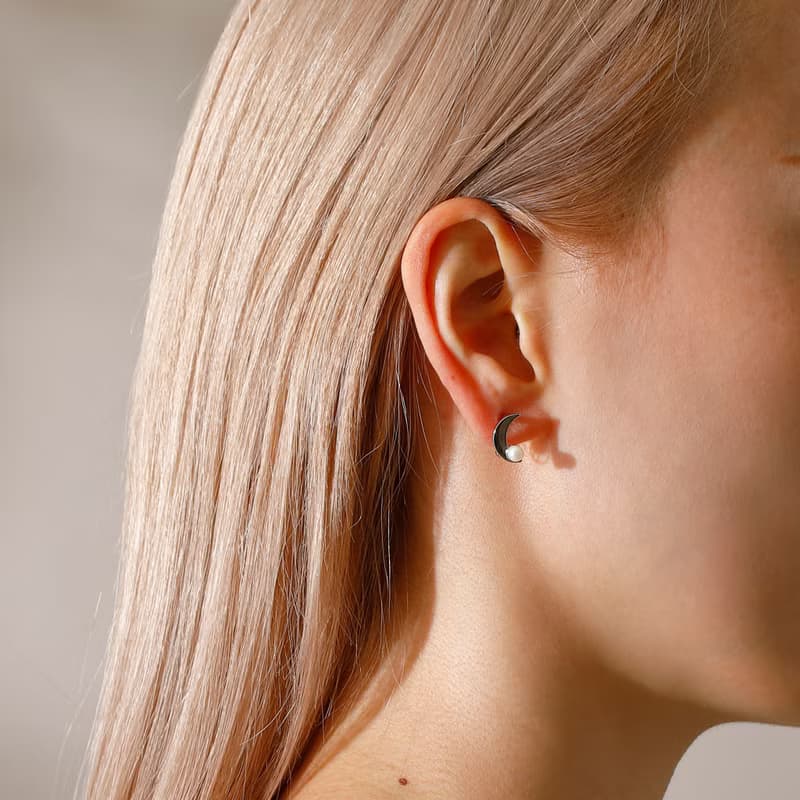 【Pinkoi限定商品】luna loop-fit earring SV　ループフィットイヤリング　月　三日月　パール　シルバー