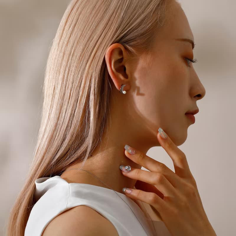 【Pinkoi限定商品】luna loop-fit earring SV　ループフィットイヤリング　月　三日月　パール　シルバー